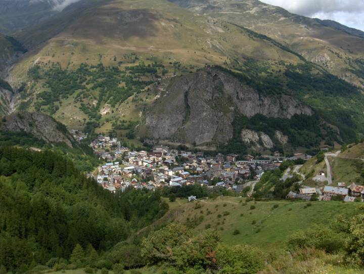 Le bourg de valloire depuis Geneuil 
